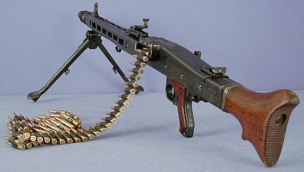 MG 42 có tốc độ bắn trung bình cao nhất trong các loại súng máy xách tay một nòng, khoảng 1,200 - 1,500 phát / phút, tạo ra tiếng súng đáng sợ.